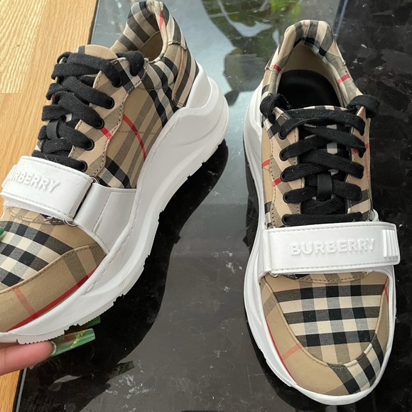 BURBERRY SNEAKERS - Picture 3 of 4